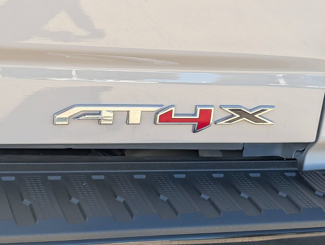 Used 2026 GMC Sierra 2500 AT4X AWD/4WD image 7