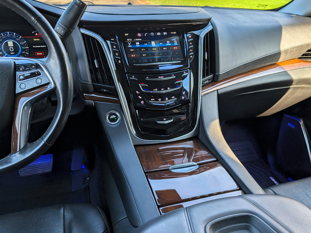 Used 2020 Cadillac Escalade ESV Luxury image 20