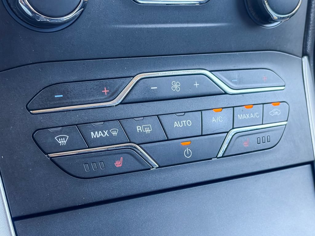 Used 2018 Ford Edge SEL w/ Equipment Group 201A FWD image 32
