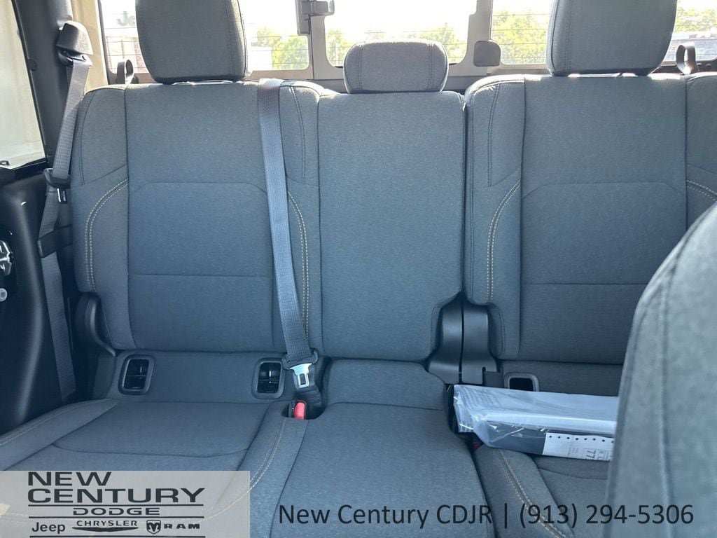 New 2025 Jeep Gladiator Sport AWD/4WD image 34
