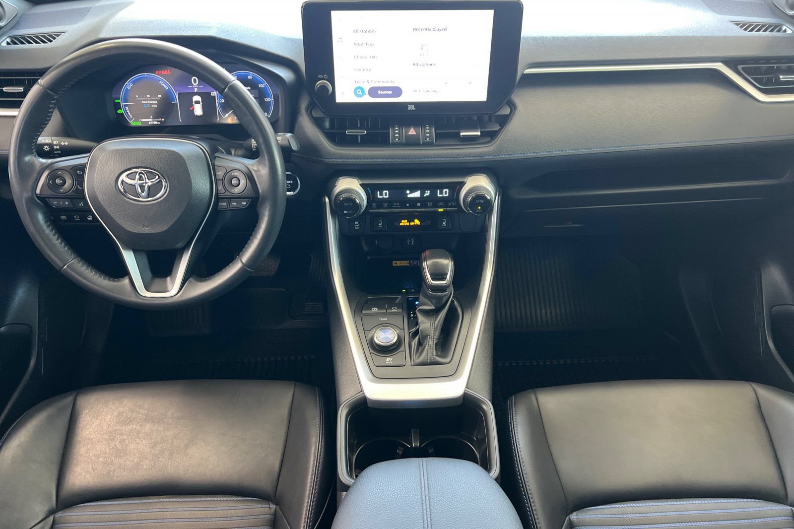 Used 2023 Toyota RAV4 XSE AWD/4WD image 10