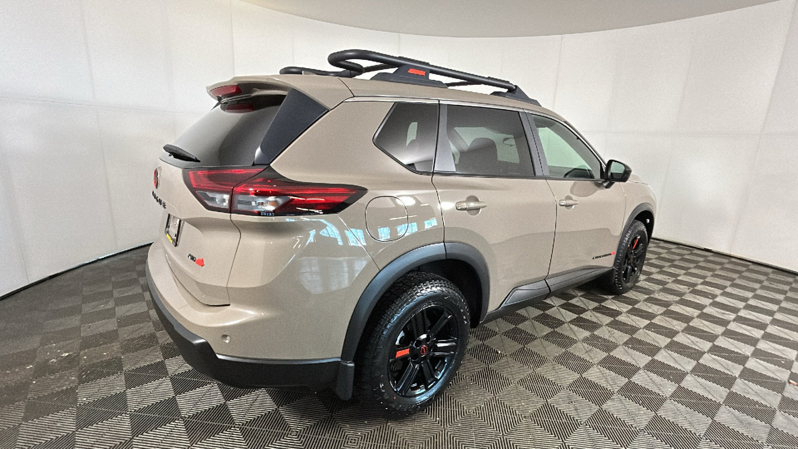Used 2025 Nissan Rogue SV AWD/4WD image 3