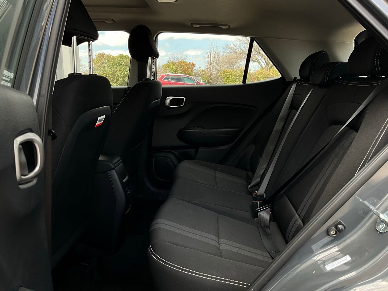 Used 2025 Hyundai Venue SEL image 11