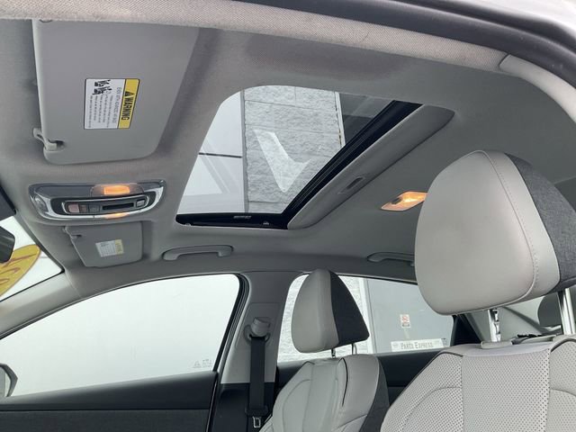 Used 2024 Hyundai Elantra Limited image 25