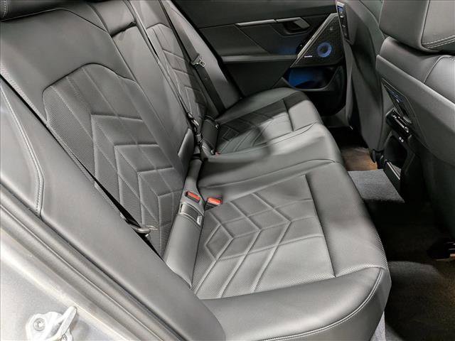 Used 2026 BMW 550e xDrive w/ Executive Package image 21
