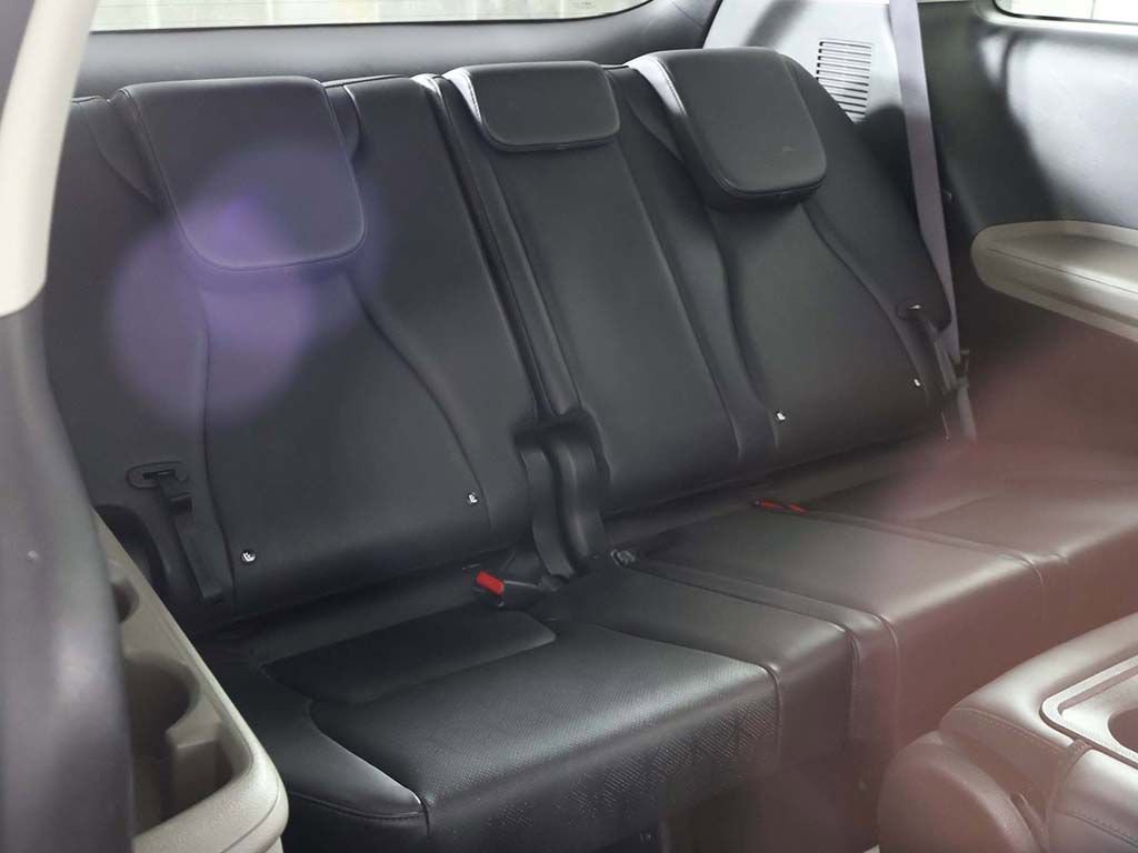 Used 2025 Kia Carnival FWD image 30