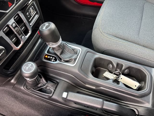 Used 2025 Jeep Wrangler Unlimited Sahara AWD/4WD image 24