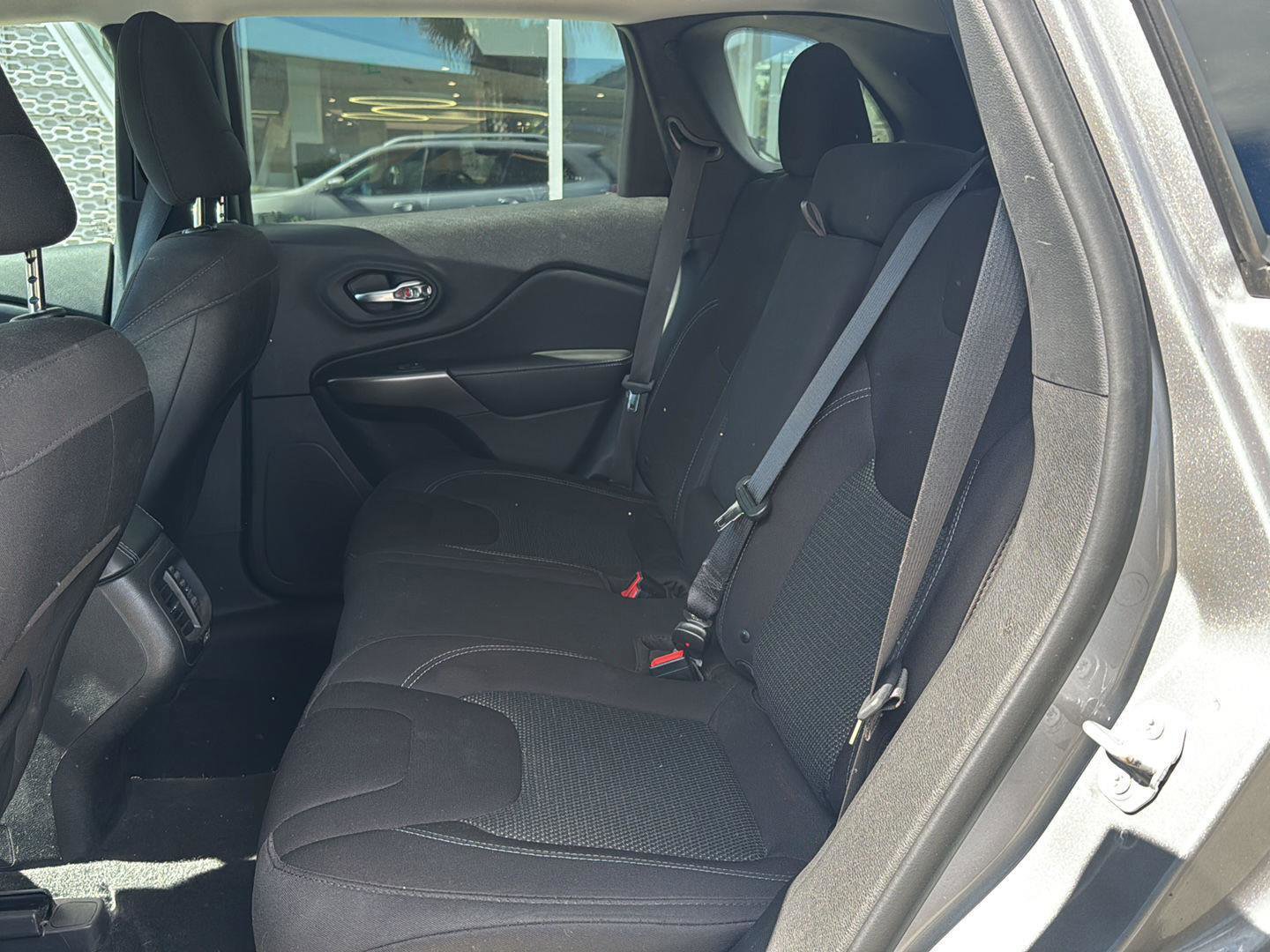 Used 2019 Jeep Cherokee Latitude w/ Popular Appearance Group image 14