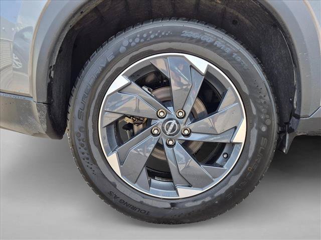 Used 2024 Nissan Rogue SV AWD/4WD image 13