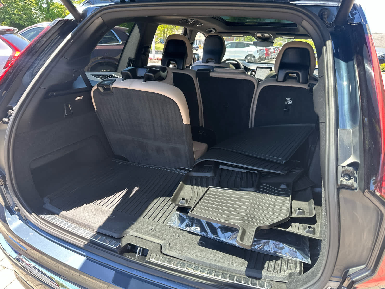 Used 2025 Volvo XC90 B6 Ultra w/ Protection Package AWD/4WD image 38
