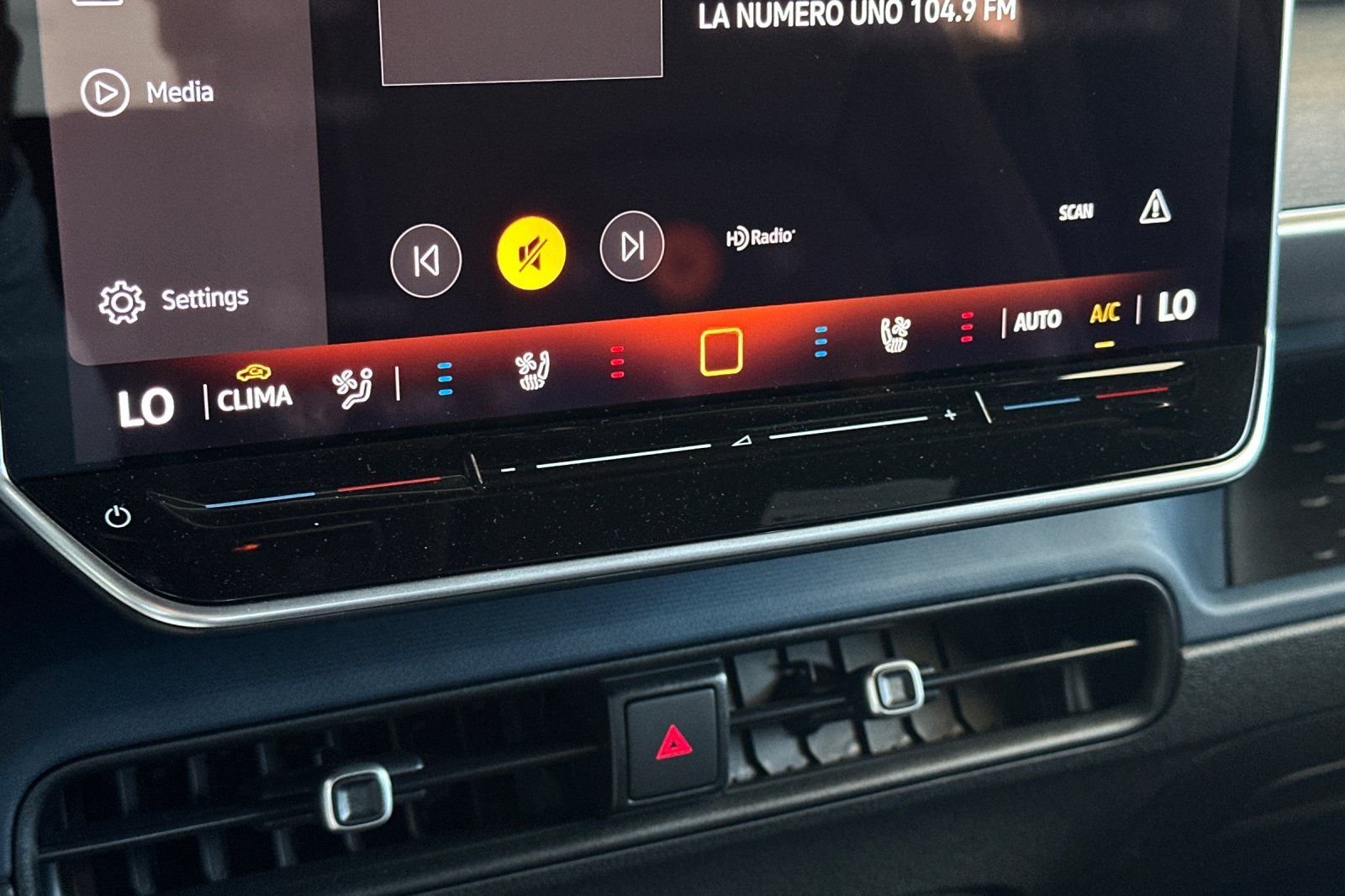 New 2025 Volkswagen ID. Buzz Pro S RWD image 22