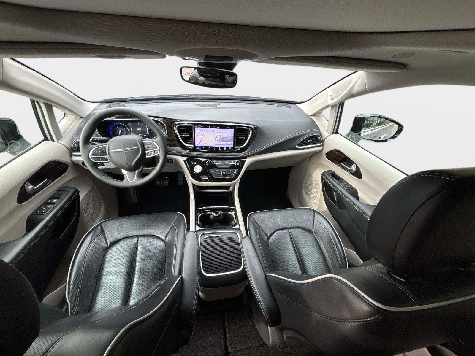 Used 2024 Chrysler Pacifica Limited image 16