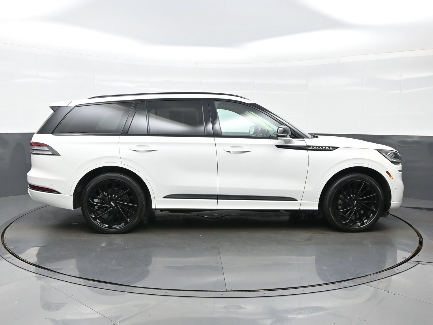 Used 2023 Lincoln Aviator Reserve w/ Jet Package AWD/4WD image 7