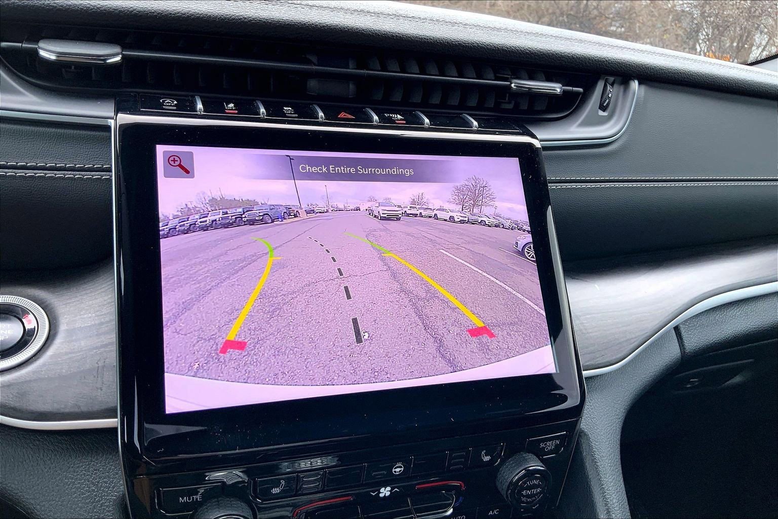 Used 2025 Jeep Grand Cherokee Limited w/ Black Appearance Package image 28