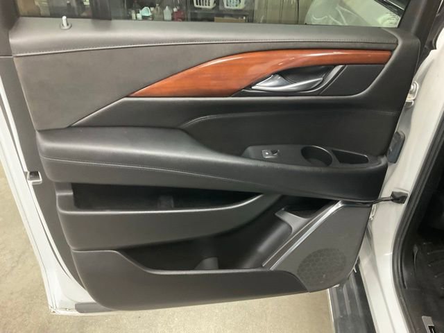 Used 2017 Cadillac Escalade ESV Luxury AWD/4WD image 14