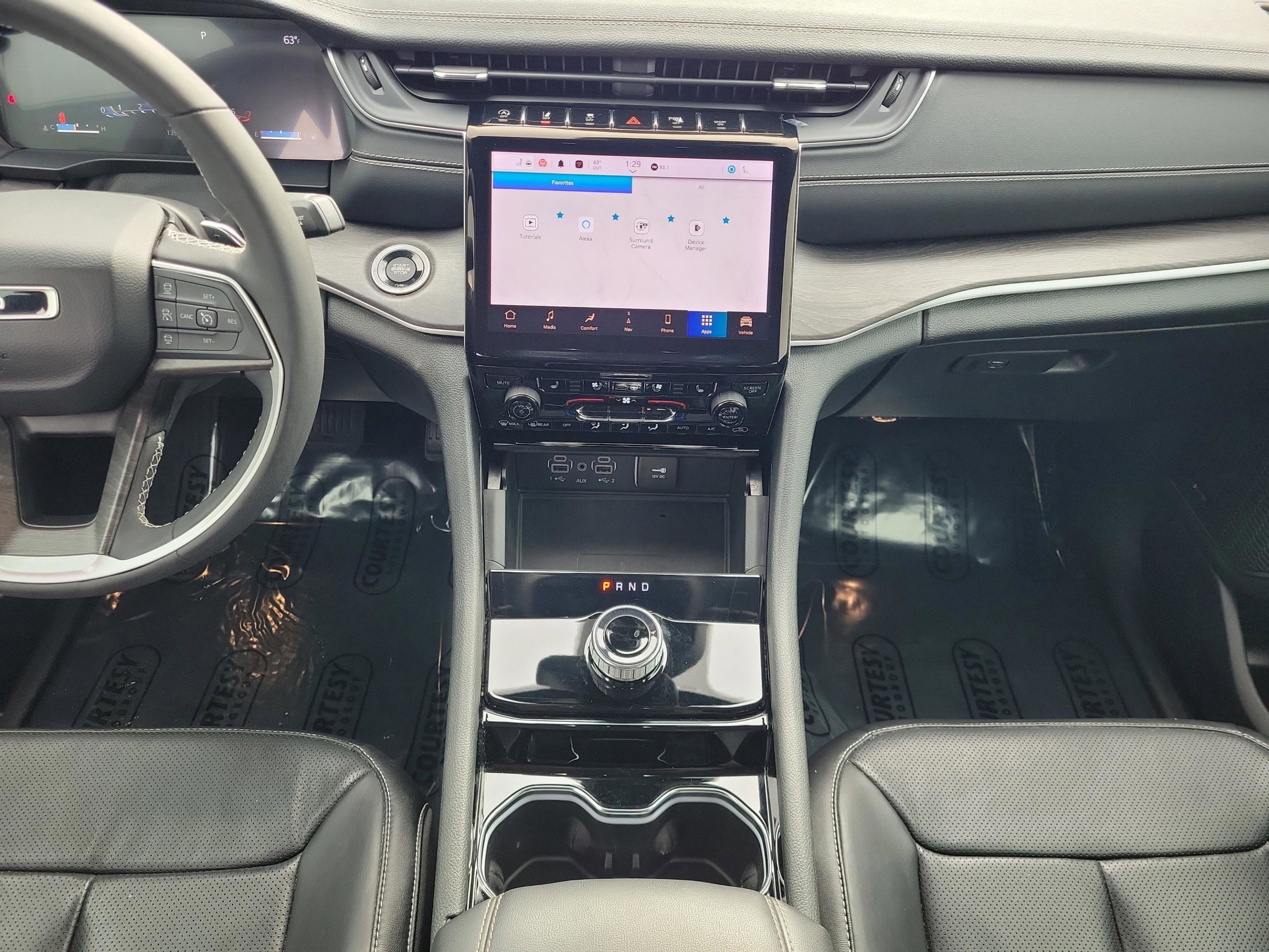 Used 2023 Jeep Grand Cherokee L Limited w/ Luxury Tech Group II image 16