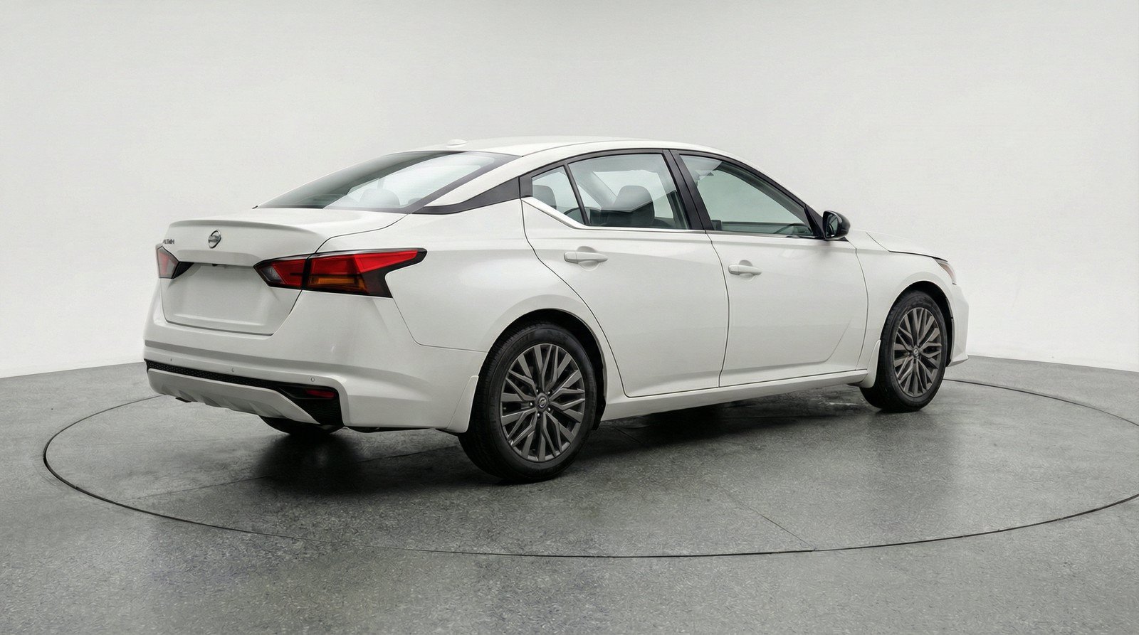 Used 2025 Nissan Altima 2.5 SV FWD image 9