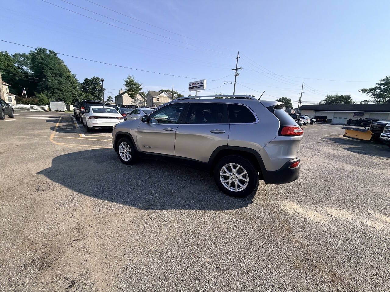 Used 2016 Jeep Cherokee Latitude AWD/4WD image 23