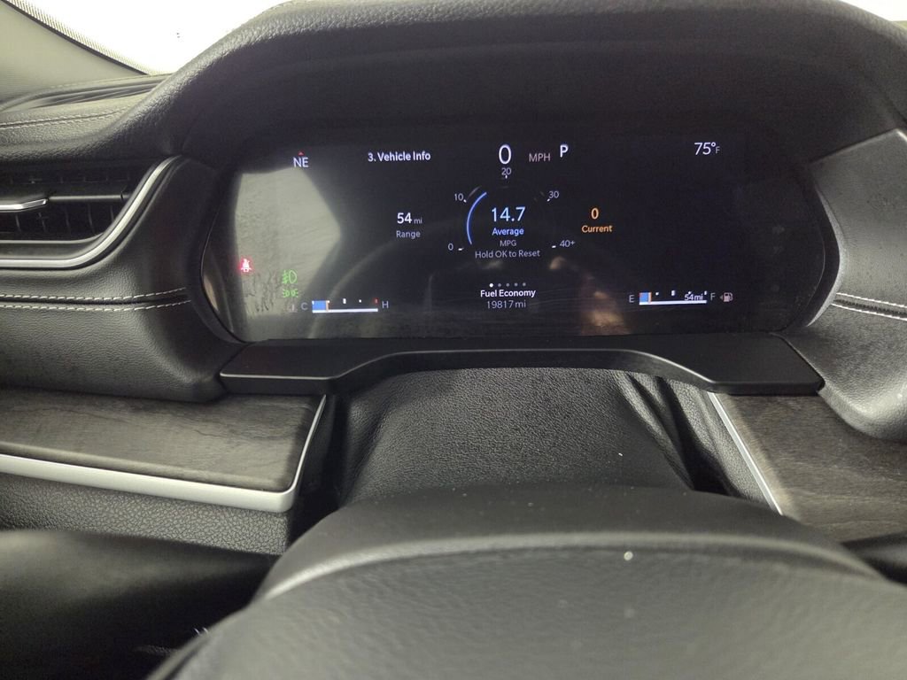 Certified 2025 Jeep Grand Cherokee Limited w/ MOPAR Finishing Package AWD/4WD image 18