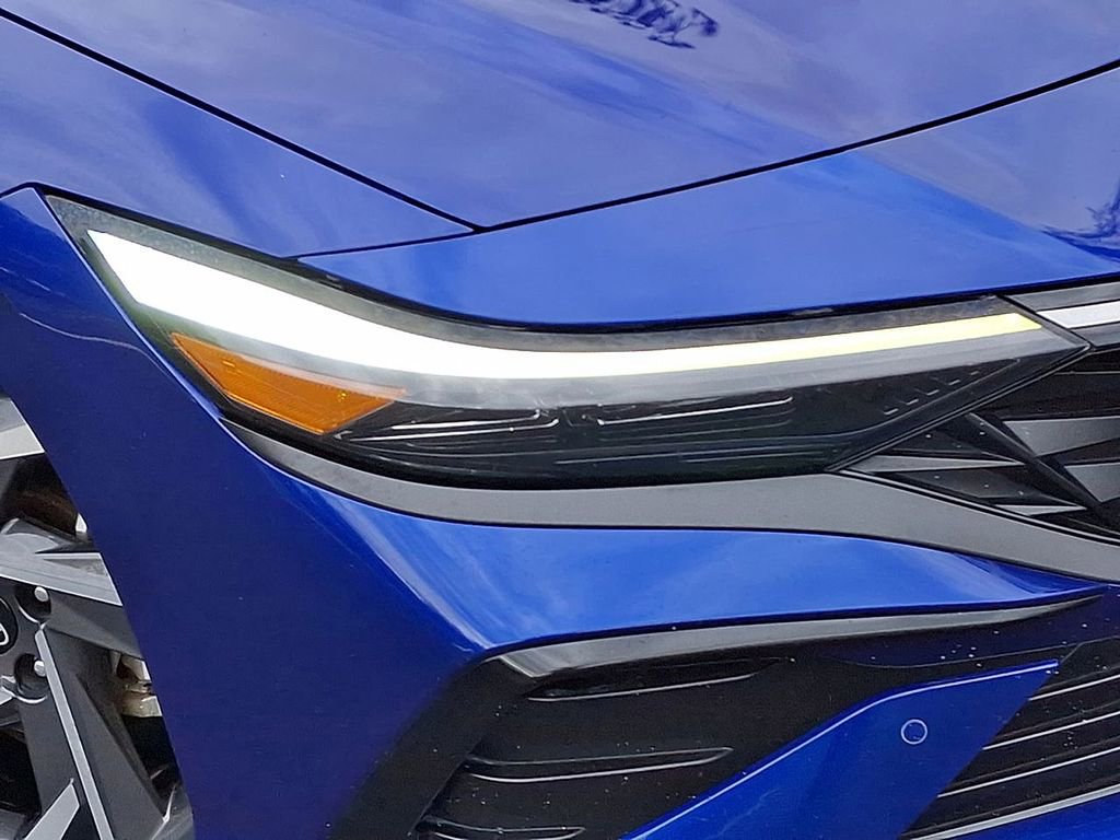 Used 2024 Hyundai Elantra Limited image 28