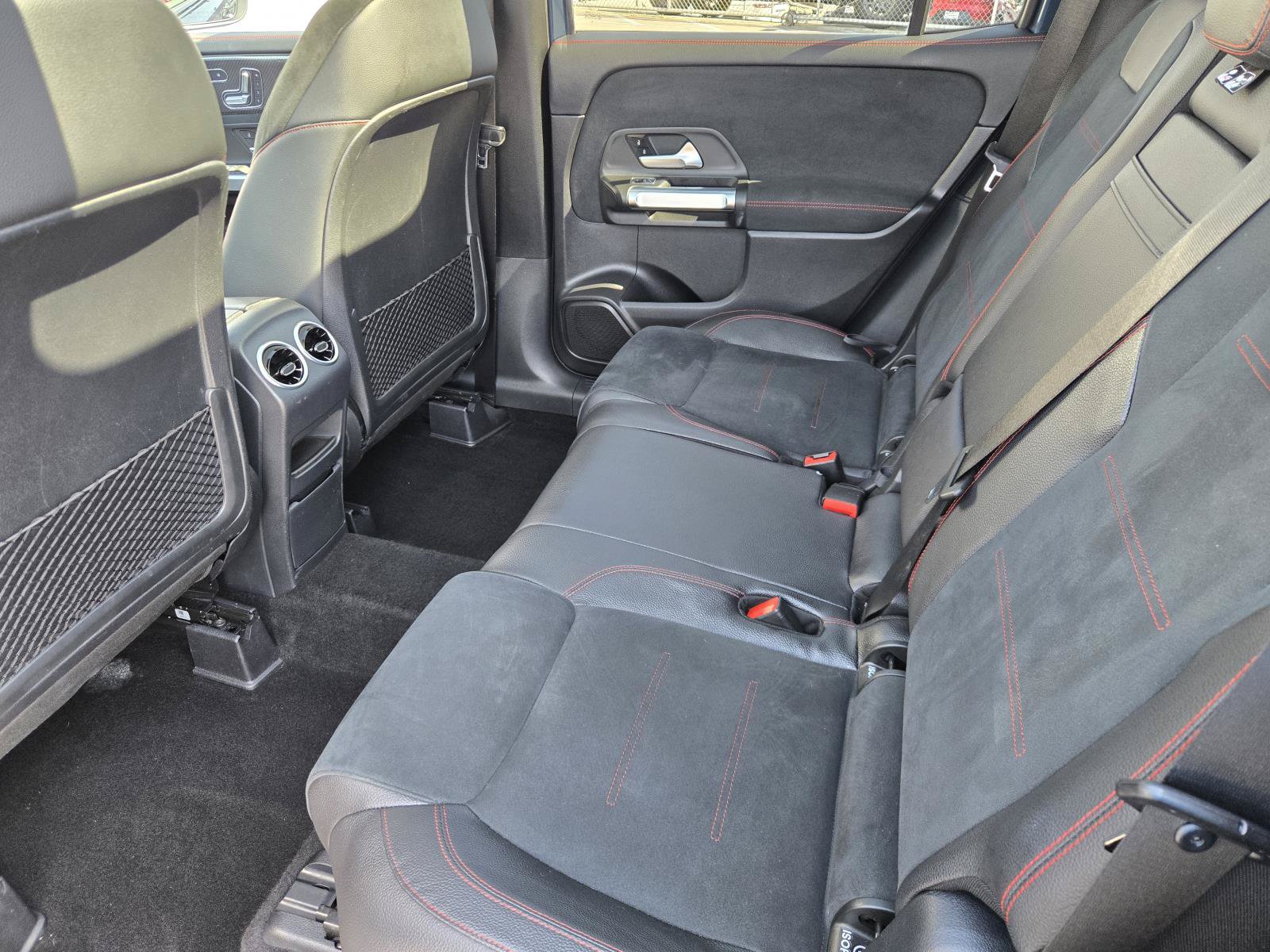 Used 2021 Mercedes-Benz GLB 250 image 24