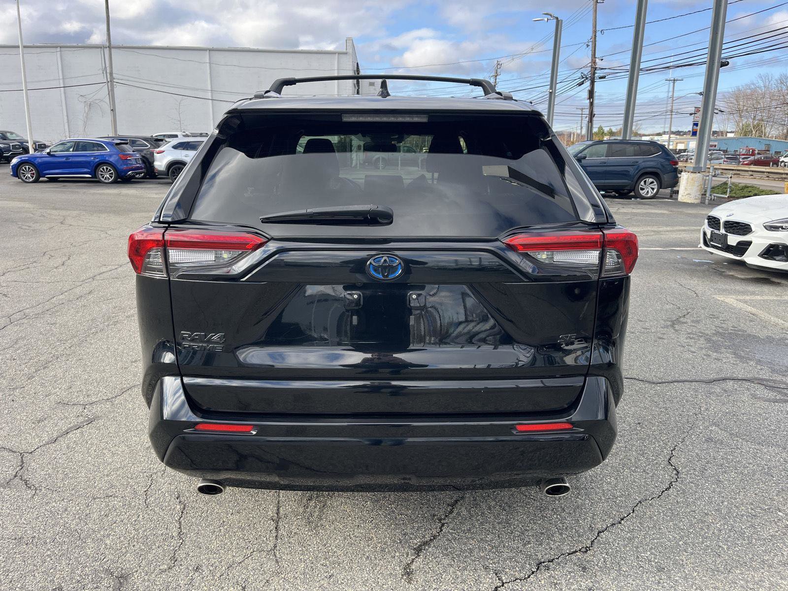 Used 2021 Toyota RAV4 SE w/ Weather & Moonroof Package image 5