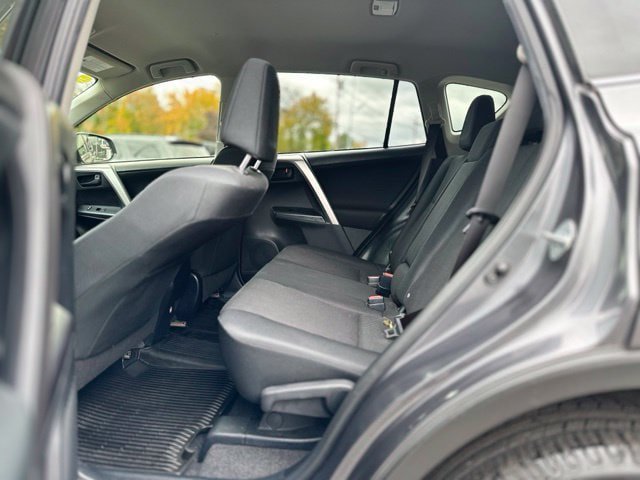 Used 2018 Toyota RAV4 LE w/ All Weather Liner Package AWD/4WD image 17