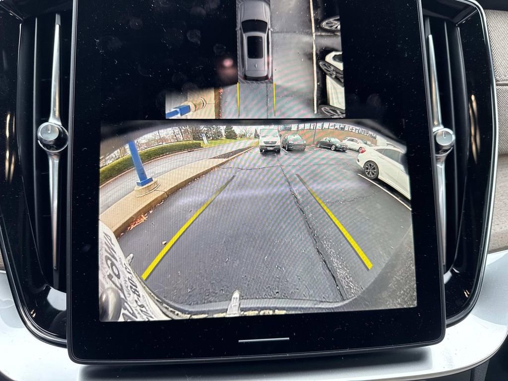 Used 2026 Volvo XC90 B6 Plus image 23