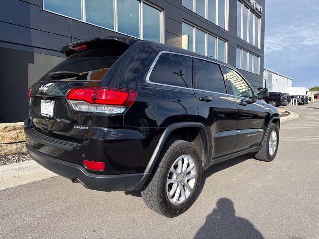 Used 2022 Jeep Grand Cherokee Laredo E AWD/4WD image 3
