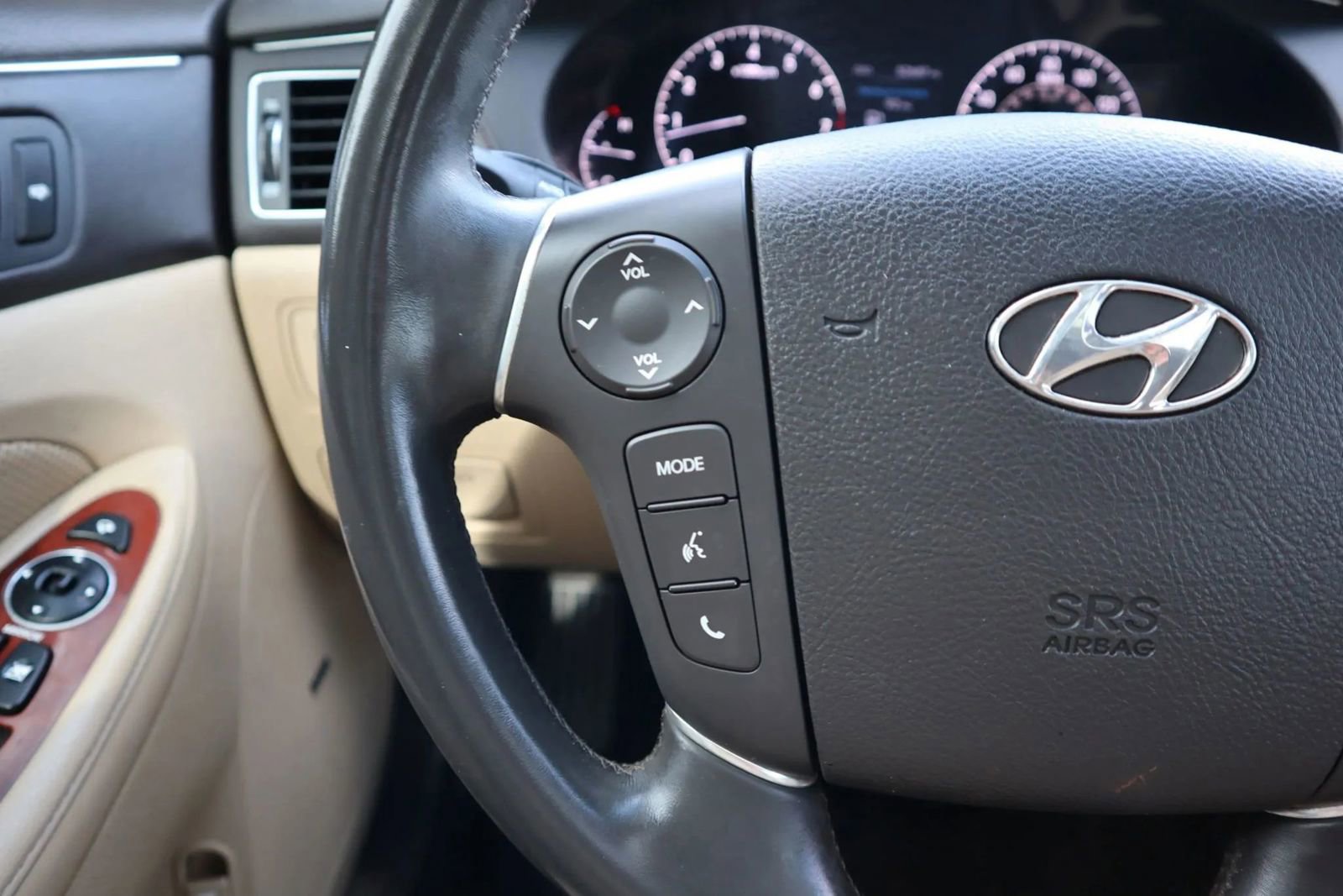 Used 2012 Hyundai Genesis 3.8 w/ Premium Pkg image 24