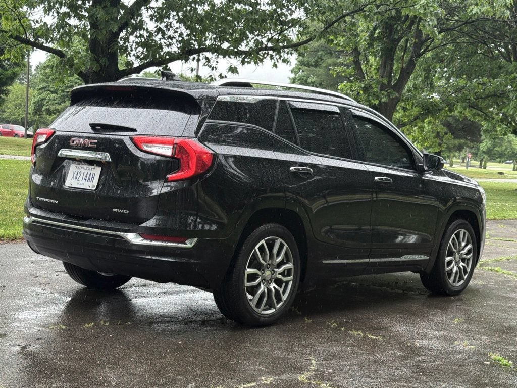 Used 2024 GMC Terrain Denali w/ Denali Premium Package AWD/4WD image 4