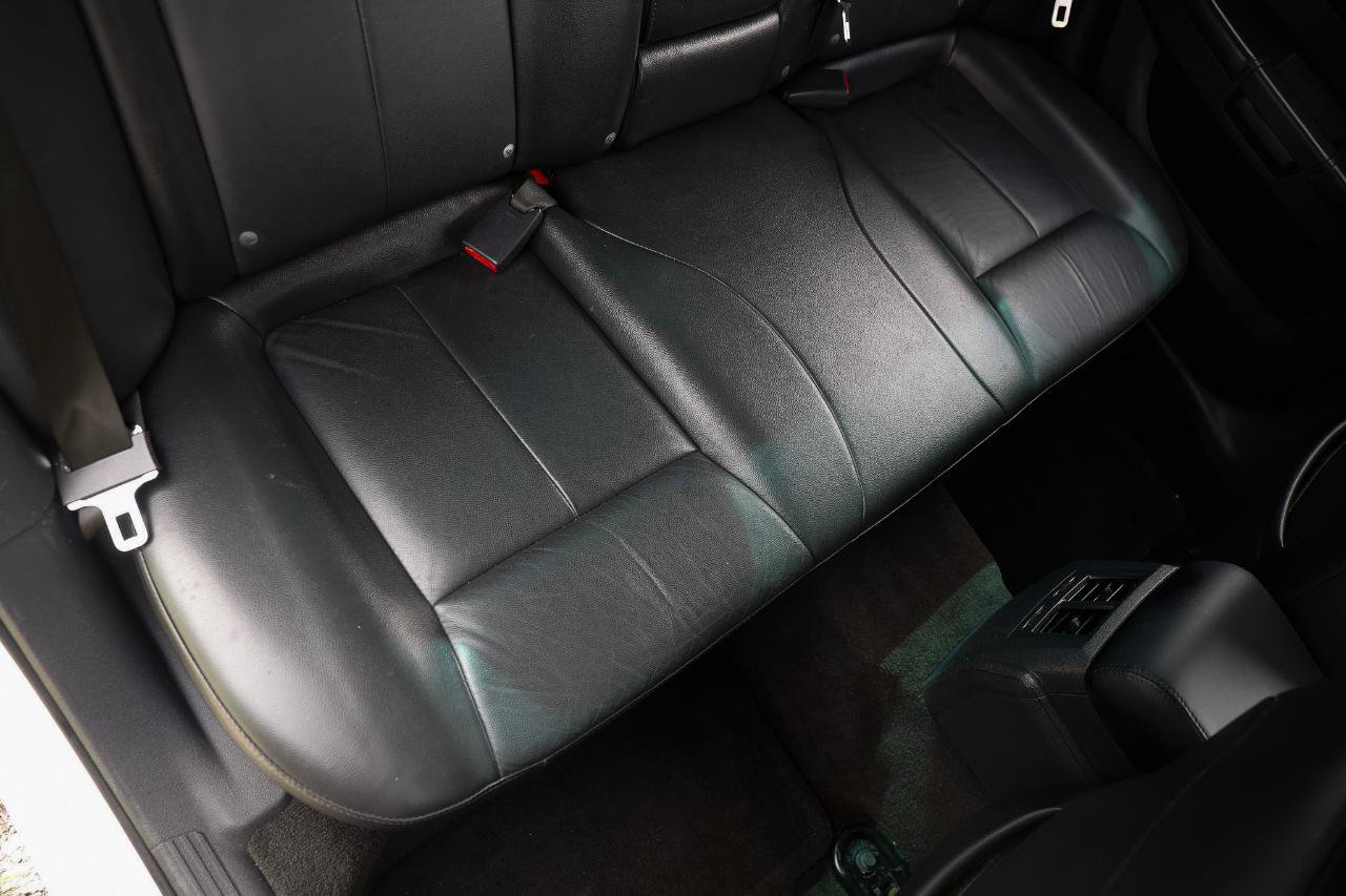Used 2010 Chrysler 300 Touring RWD image 12