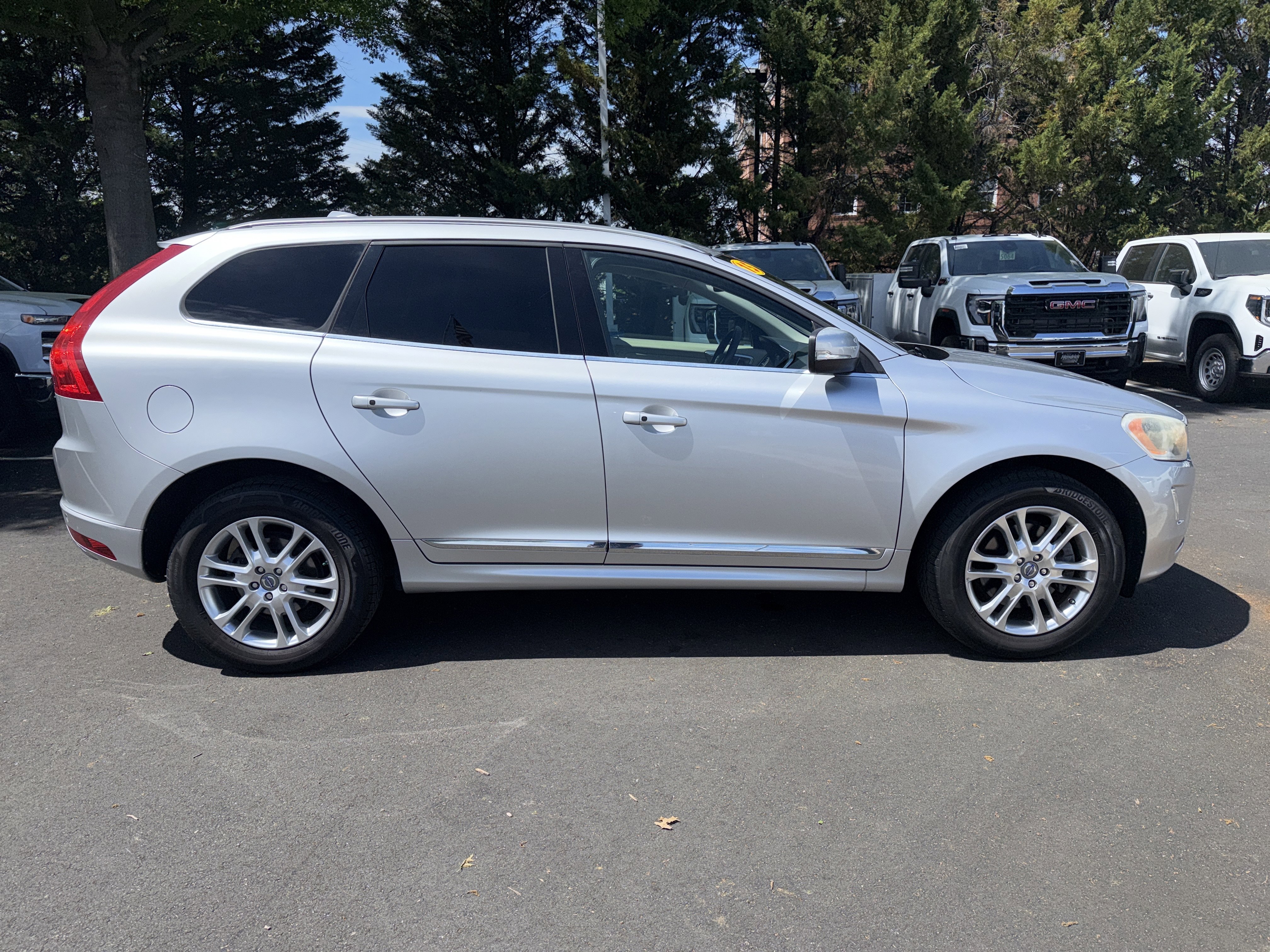 Used 2015 Volvo XC60 T6 Premier Plus image 11