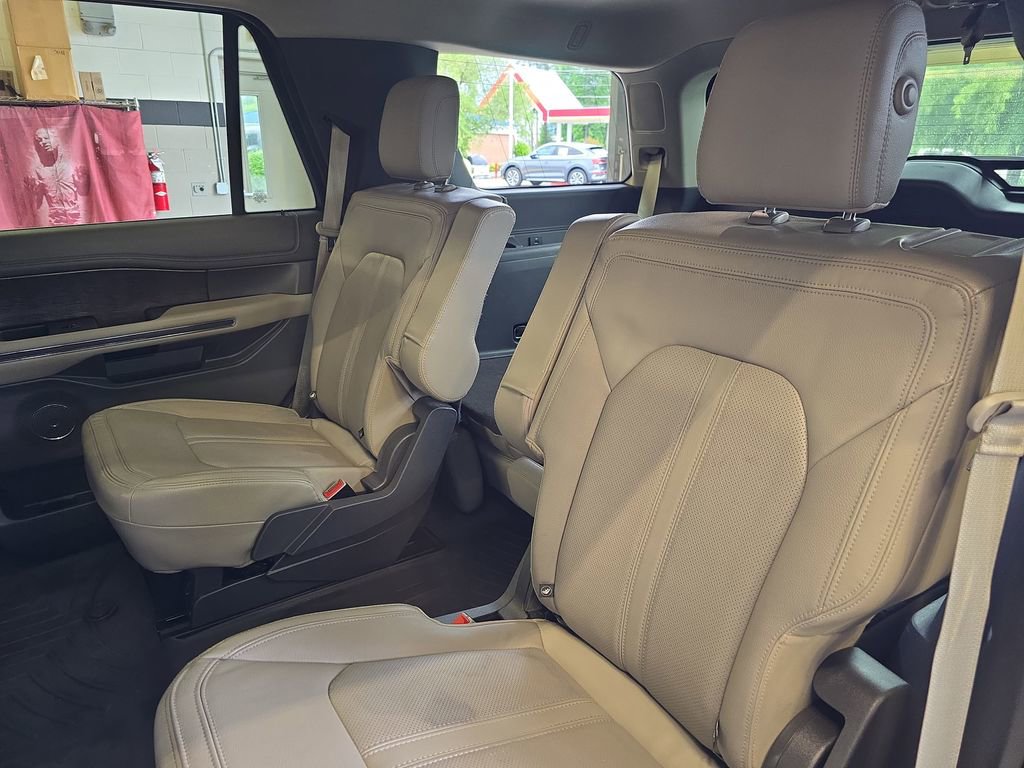 Used 2019 Ford Expedition Limited w/ Equipment Group 302A RWD image 17