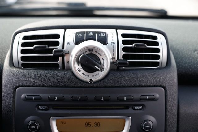 Used 2009 smart fortwo passion image 27