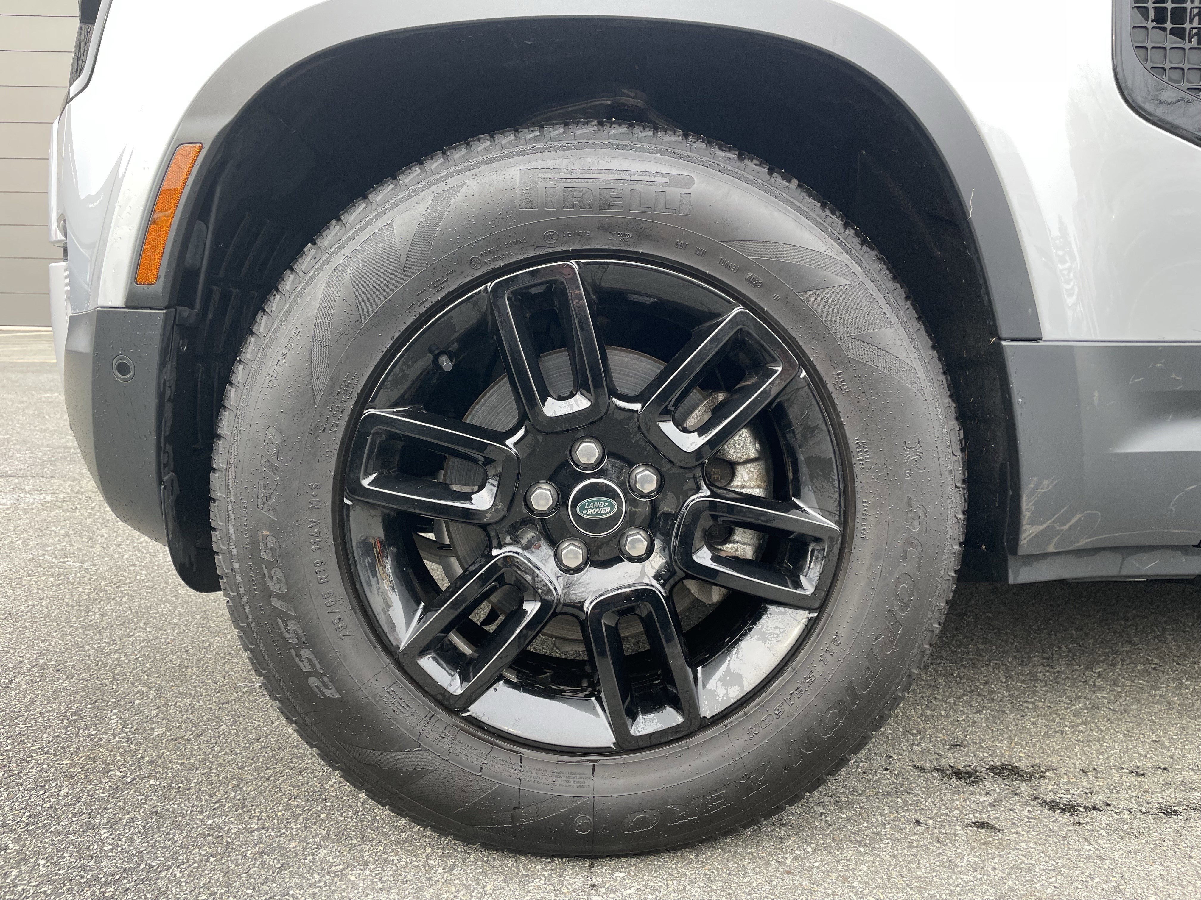 Used 2024 Land Rover Defender 110 S image 9