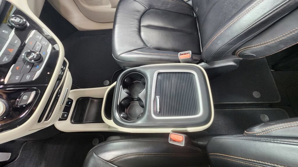 Used 2017 Chrysler Pacifica Touring-L Plus FWD image 34