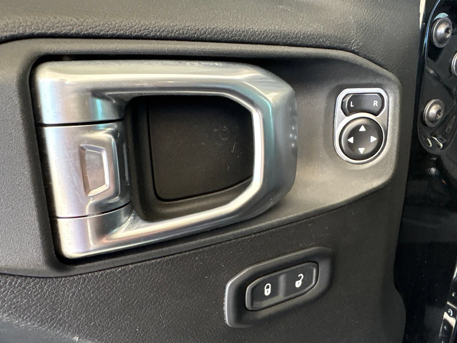 Used 2023 Jeep Gladiator Sport AWD/4WD image 11