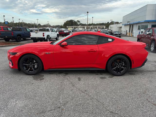 Used 2025 Ford Mustang GT RWD image 4