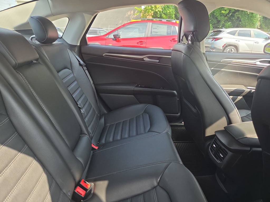 Used 2015 Ford Fusion SE w/ Equipment Group 202A FWD image 11