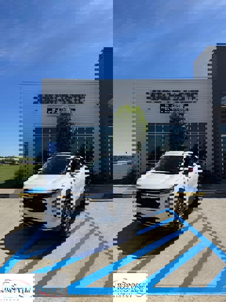 Used 2025 Chevrolet Trax LT w/ LT Convenience Package image 1