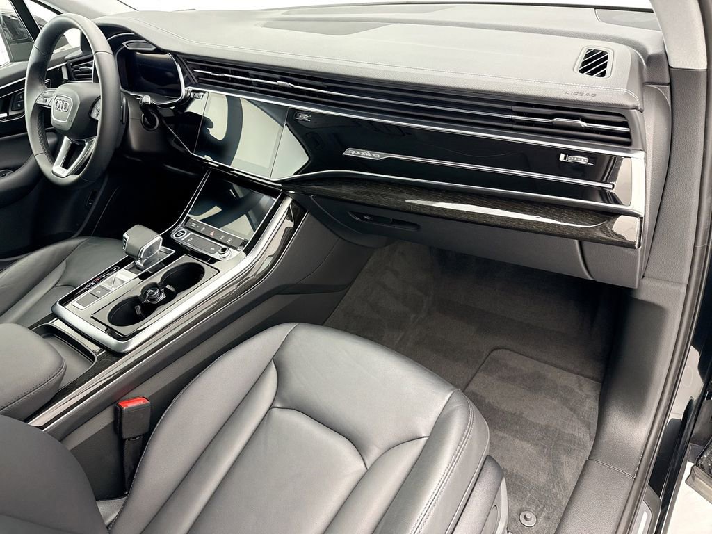 Used 2023 Audi Q7 2.0T Premium w/ Convenience Package AWD/4WD image 16