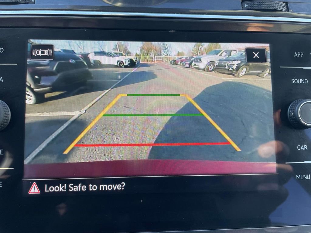 Used 2022 Volkswagen Tiguan SE image 42