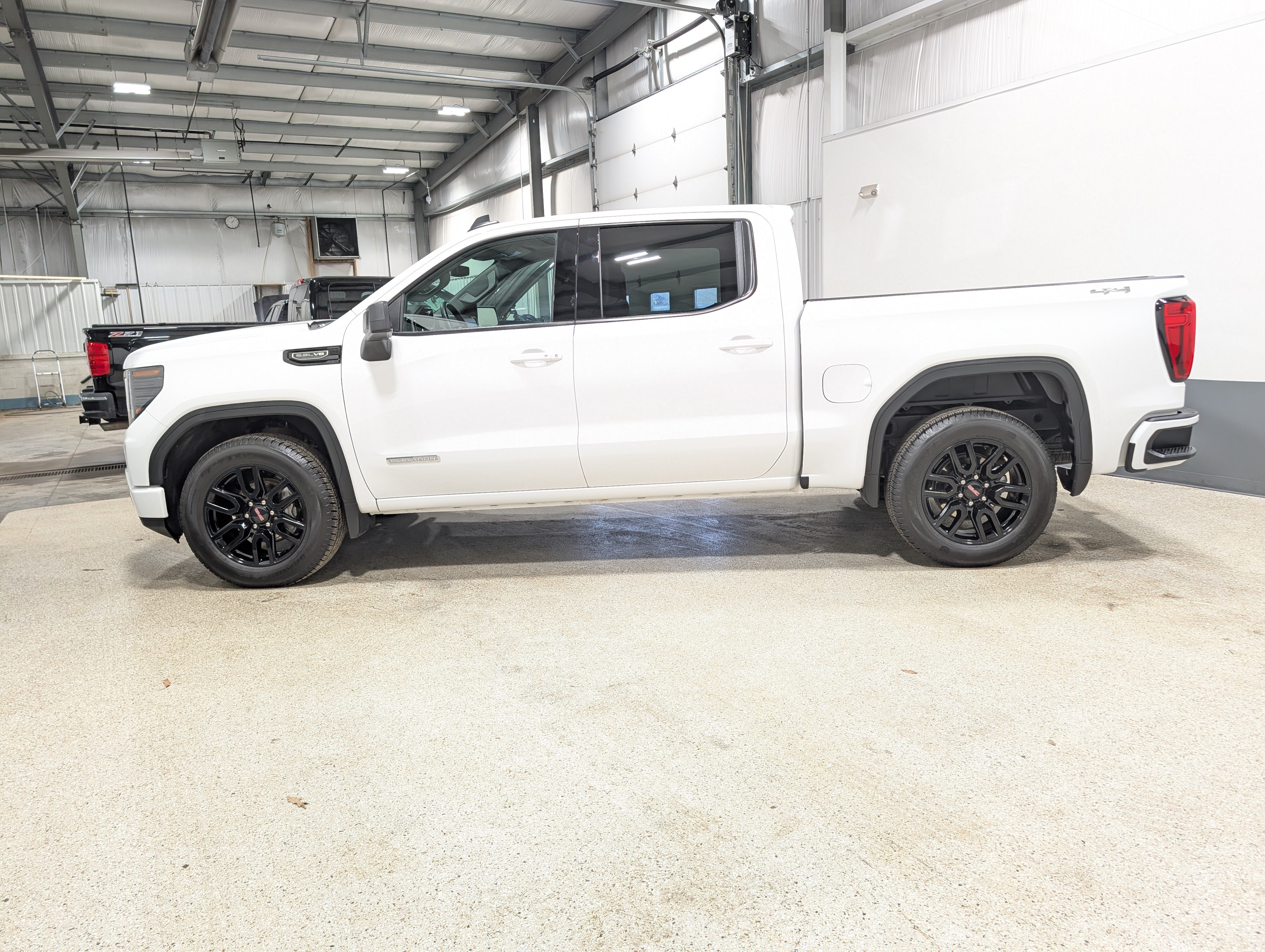 Used 2025 GMC Sierra 1500 Elevation AWD/4WD image 6