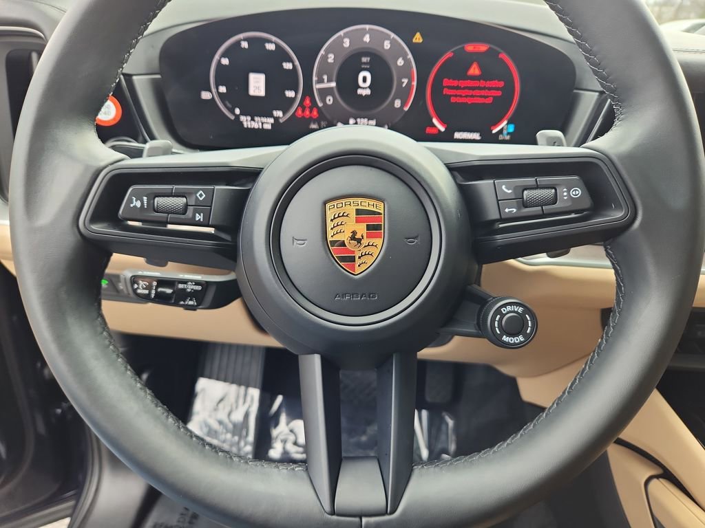 Used 2024 Porsche Cayenne Coupe image 18