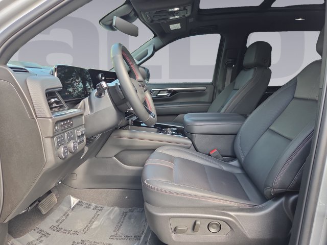 Certified 2025 Chevrolet Suburban RST w/ RST Capability Package AWD/4WD image 10