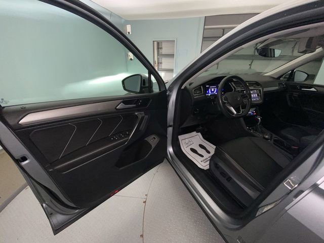 Used 2022 Volkswagen Tiguan SE AWD/4WD image 11
