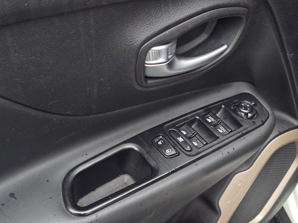 Used 2015 Jeep Renegade Limited AWD/4WD image 24