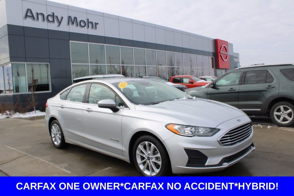 Used 2019 Ford Fusion SE image 1
