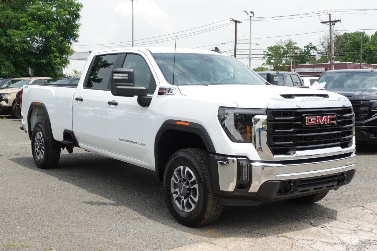 Used 2024 GMC Sierra 2500 Pro w/ Convenience Package image 4